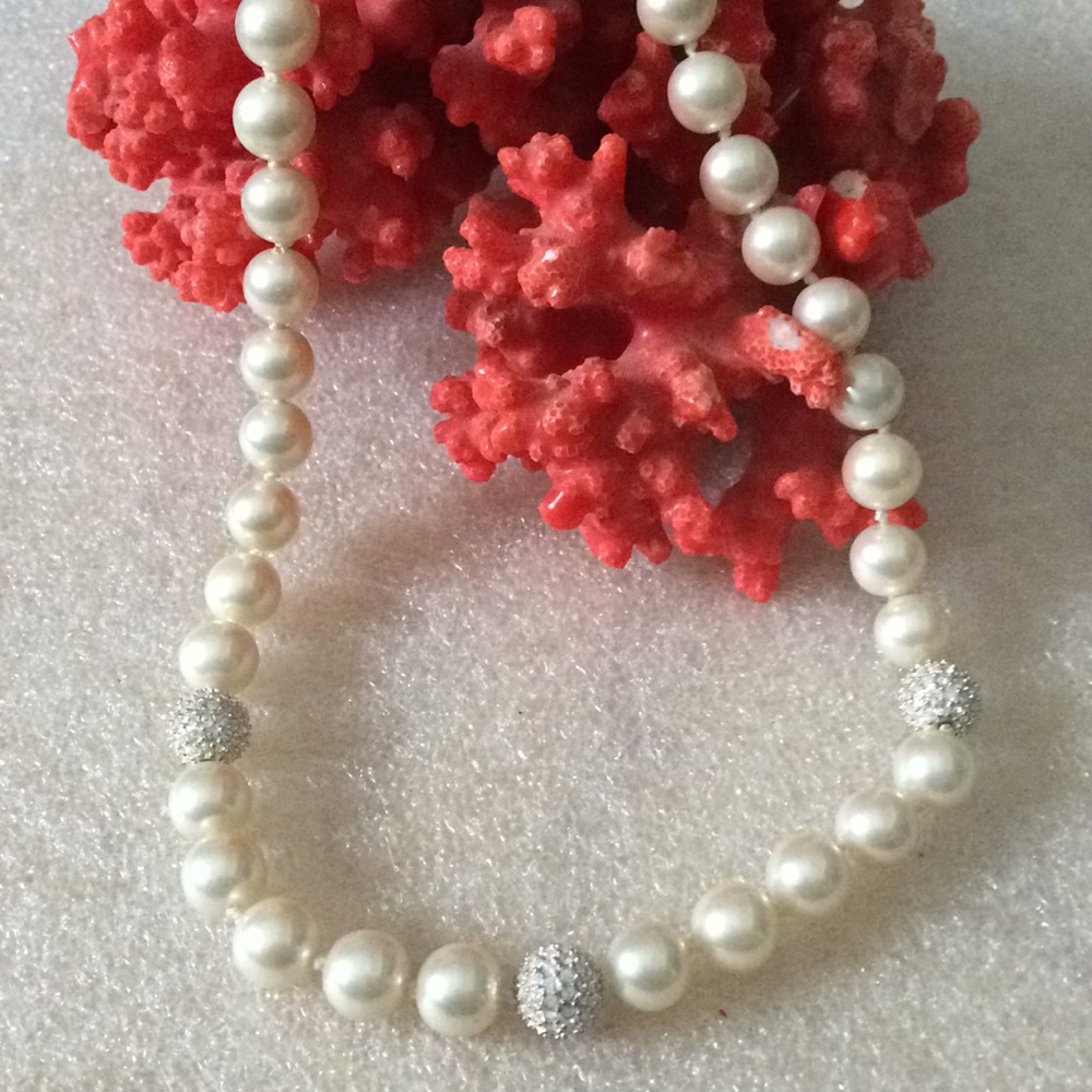 Japan culture pearl chocker